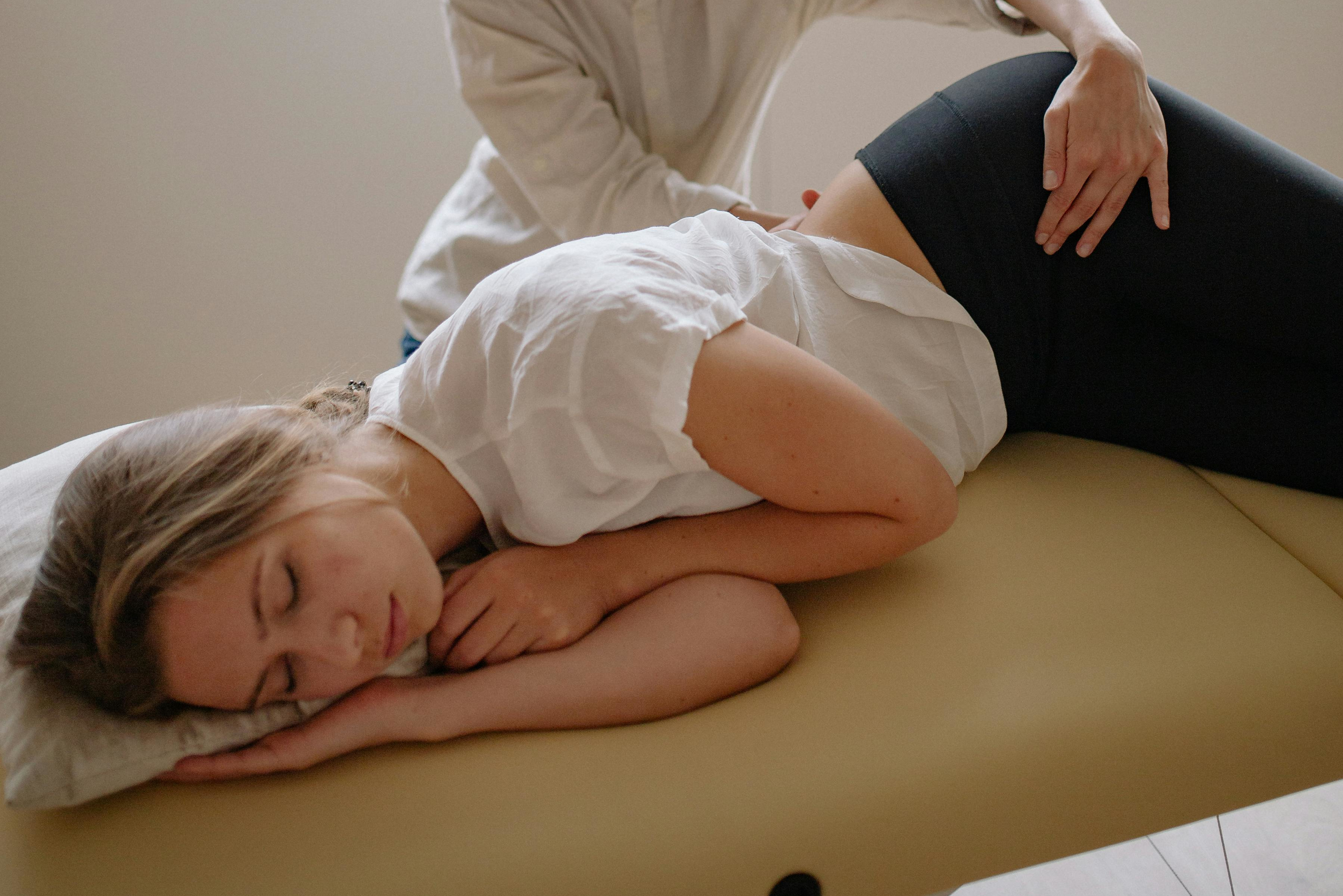 Těhotenská masáž - ilustrační fotografie